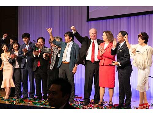 会場には米国本社カイアニから創設者のカール＆リンダ・テイラー夫妻とアジアパシフィック担当セールス副社長のポール・ハーク氏も駆け付けた